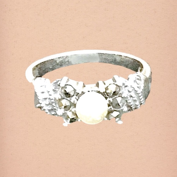 EUC! STERLING SILVER FAUX PEARL RING - Picture 2 of 5